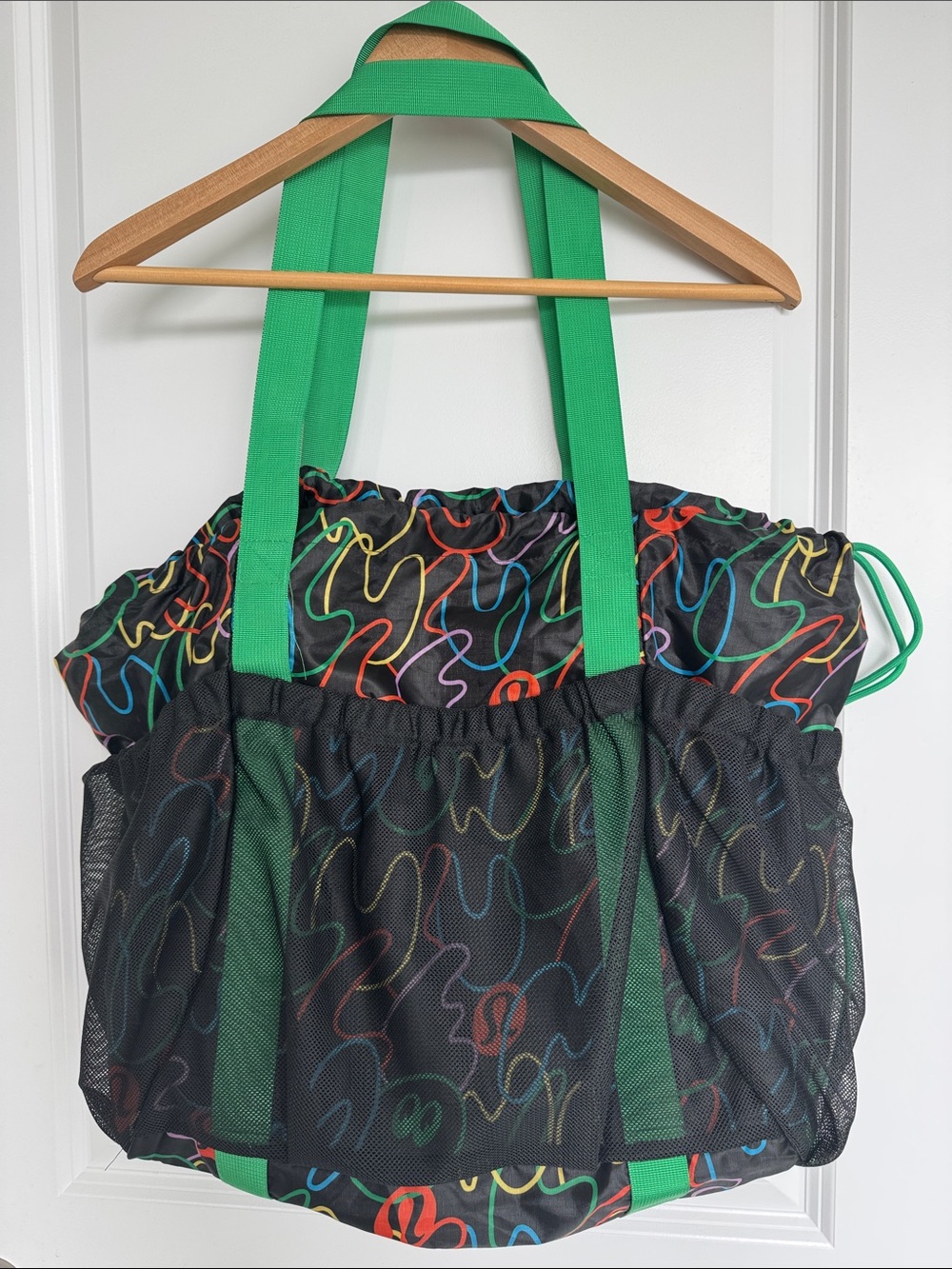 Seawheeze lululemon - Black Multicolor Drawstring Tote with Green Straps - Picture 2 of 3